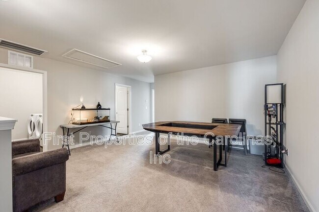 Building Photo - 7545 Hartsfield Dr