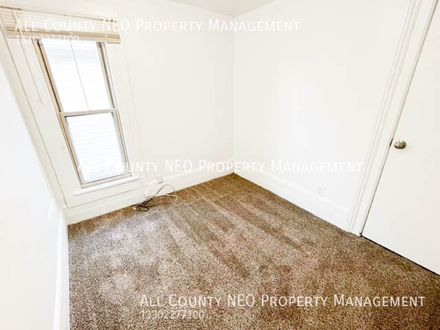 Building Photo - 1852 W 45th St