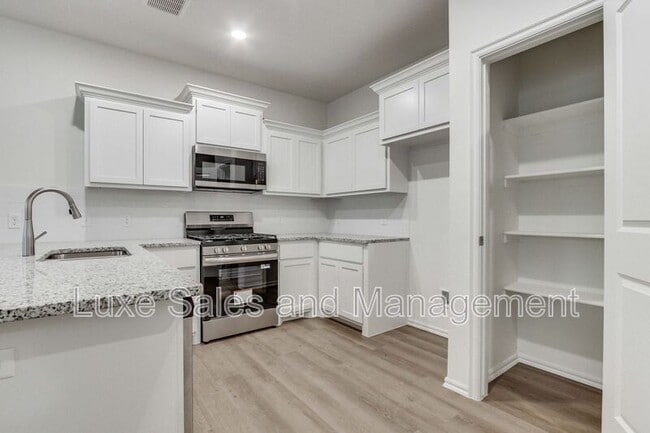 Building Photo - 11613 Mackenzie Wy