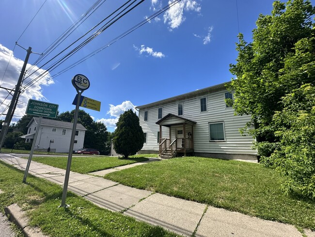 Building Photo - 145 Floral Ave
