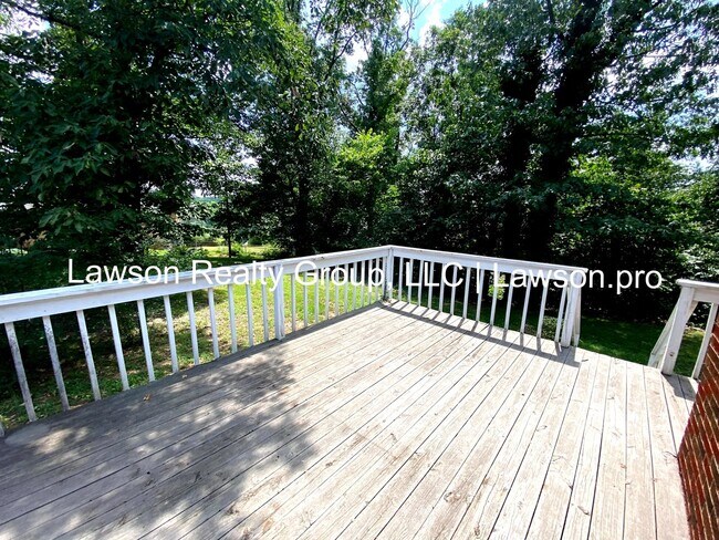 Building Photo - Updated Split Level Home in Salem