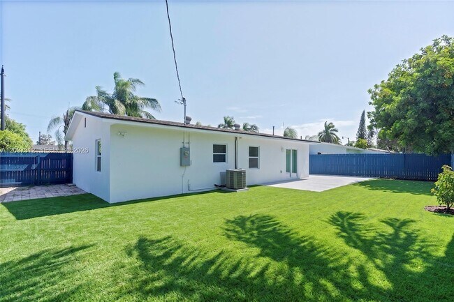 Building Photo - 1473 NE 30th Ct