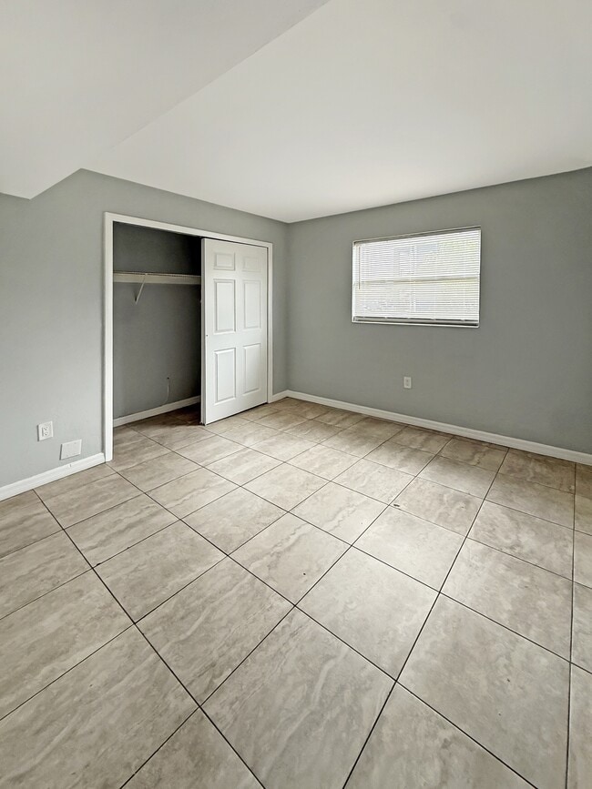 Building Photo - 2505 Hanson St