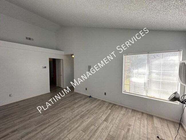 Building Photo - 36832 Goldenview Way
