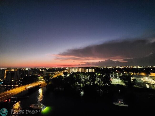 Primary Photo - 1401 N Riverside Dr