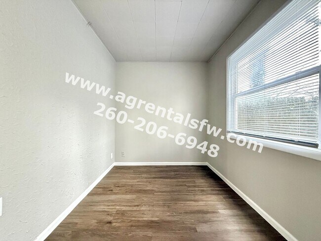 Building Photo - 2 Bedroom House