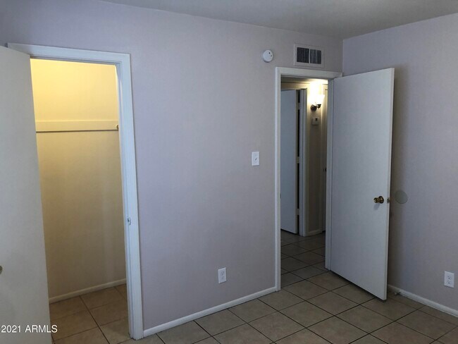 Building Photo - 1138 W Dragoon Cir