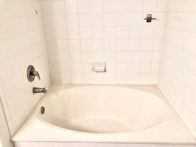 Master Bath 1 - 900 S Meadows Pky