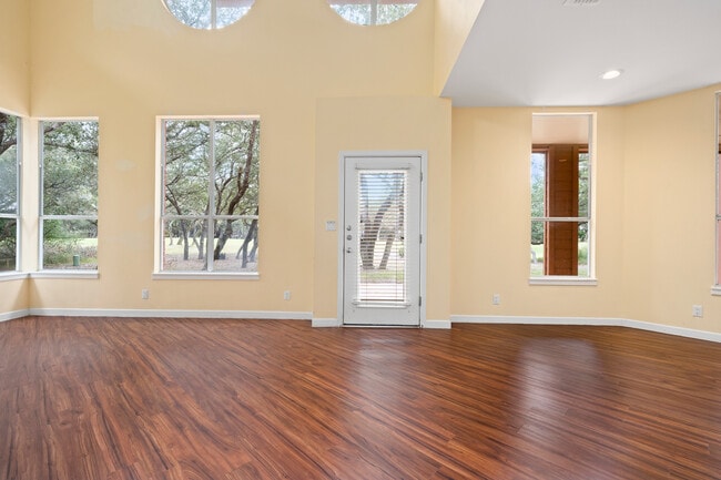 Building Photo - 112 Forest Hls