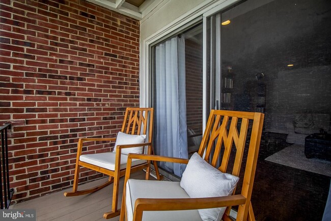 Building Photo - 355 Homeland Southway