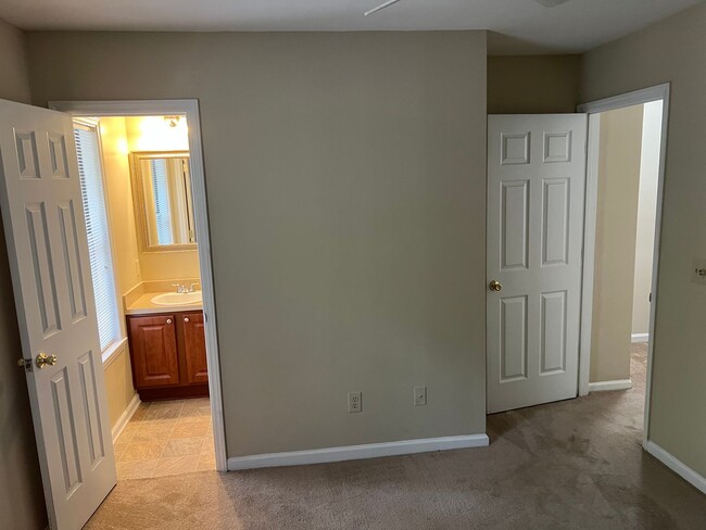 Building Photo - 6611-7227 Bevington Duplex