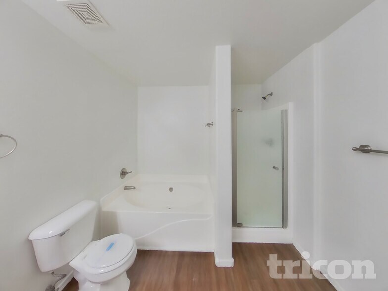 Building Photo - 9526 N 81st Dr