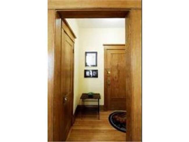 Building Photo - Available Aug 1st! Spacious top-floor 2bed...