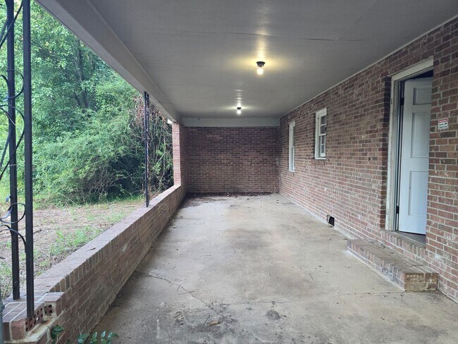 Building Photo - 1339 Blue Ridge Terrace