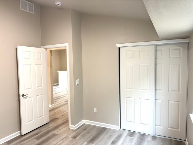 Building Photo - Stunning 4 bed 2 bath rental near Regis in...