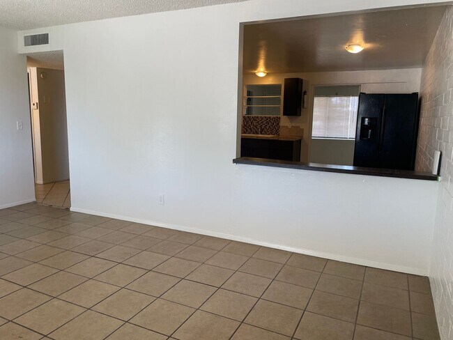 Building Photo - 106 W Calle Evelina
