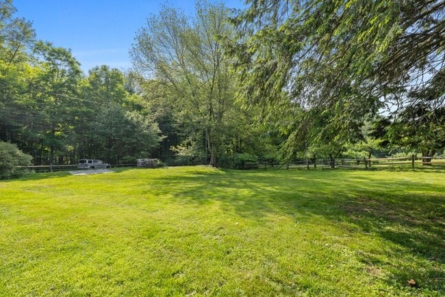 Building Photo - 62 Pound Ridge Rd