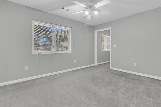 Building Photo - 5844 Hart Rd