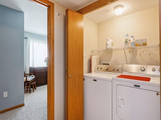 Building Photo - This beautiful apartment condo has a great...