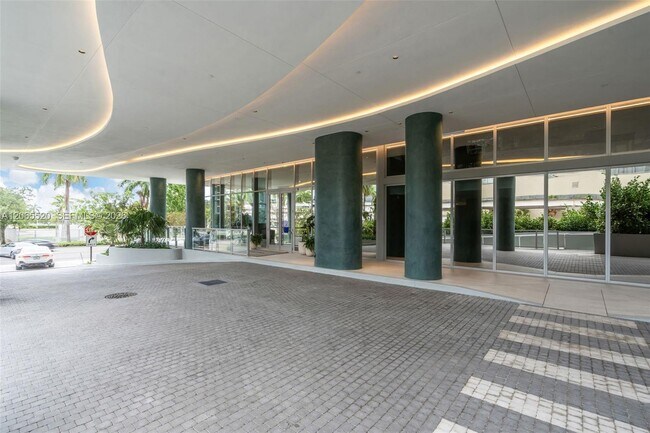 Building Photo - 1400 Biscayne Blvd