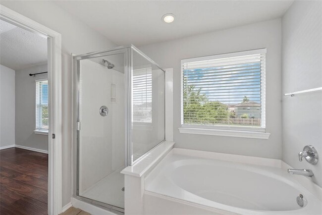 Building Photo - 14425 Rosehedge Ct