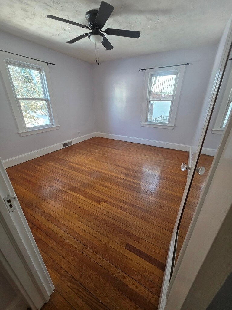 Building Photo - 19 Lakeview Ave