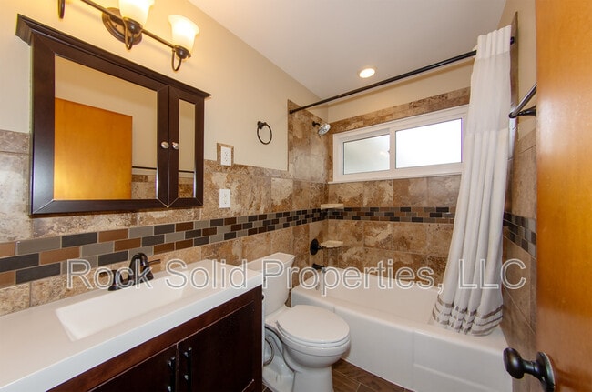 Building Photo - 1622 Oxford Dr