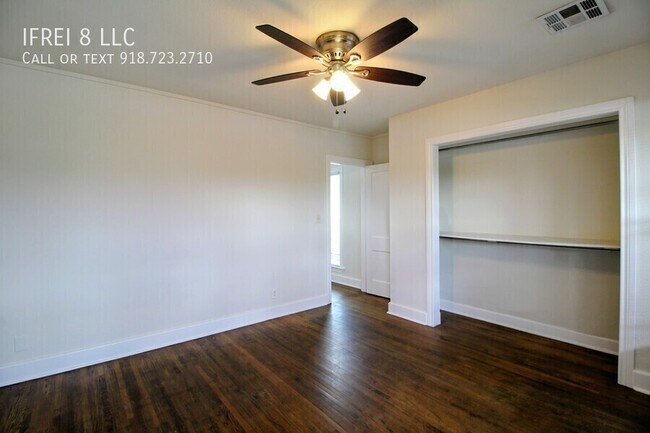 Building Photo - 2865 E Admiral Pl