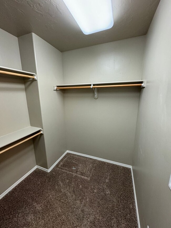 Building Photo - Charming 3-bedroom, 2-bathroom home locate...