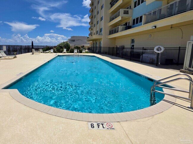 Building Photo - 825 Bayshore Dr