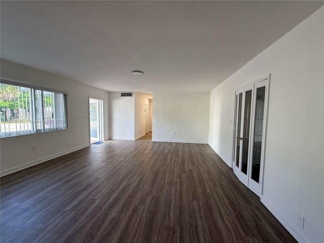 Building Photo - 1120 NW 32nd Ct