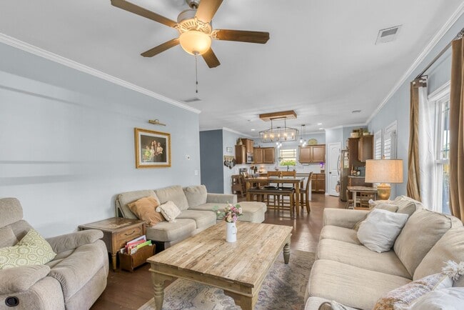 Building Photo - Spacious 4 Bedroom Home in Auburn