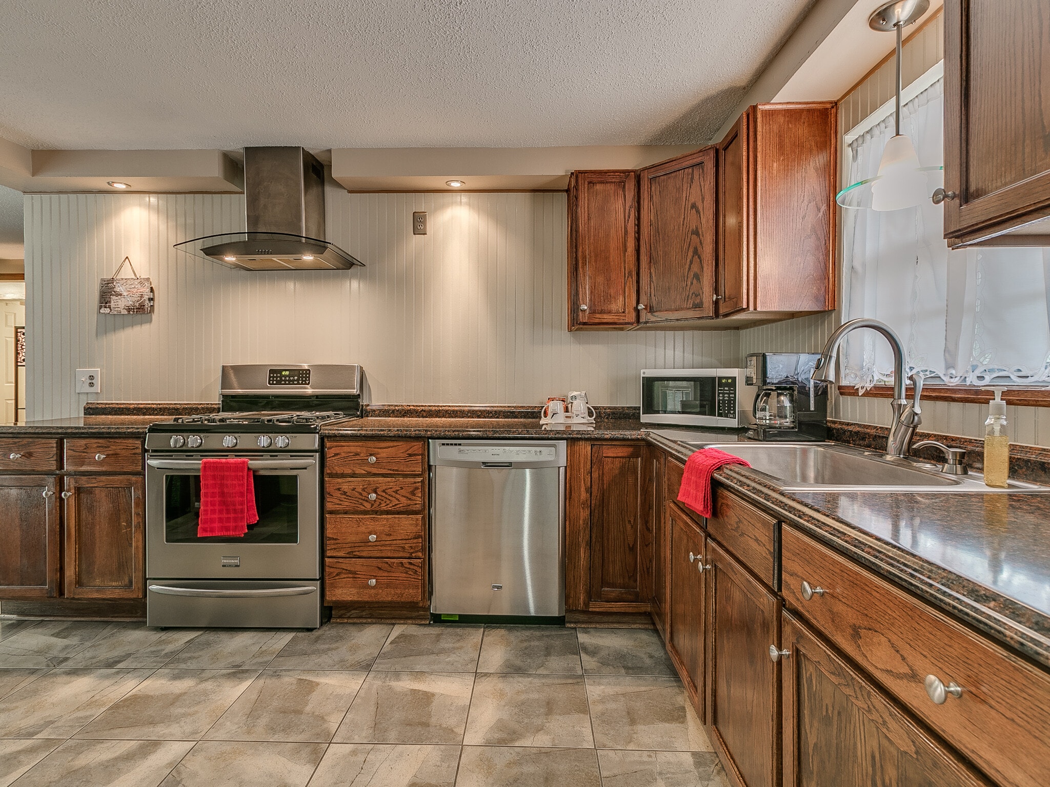 Building Photo - 1548 Bradley Pl