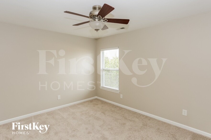 Building Photo - 511 Galesburg Dr