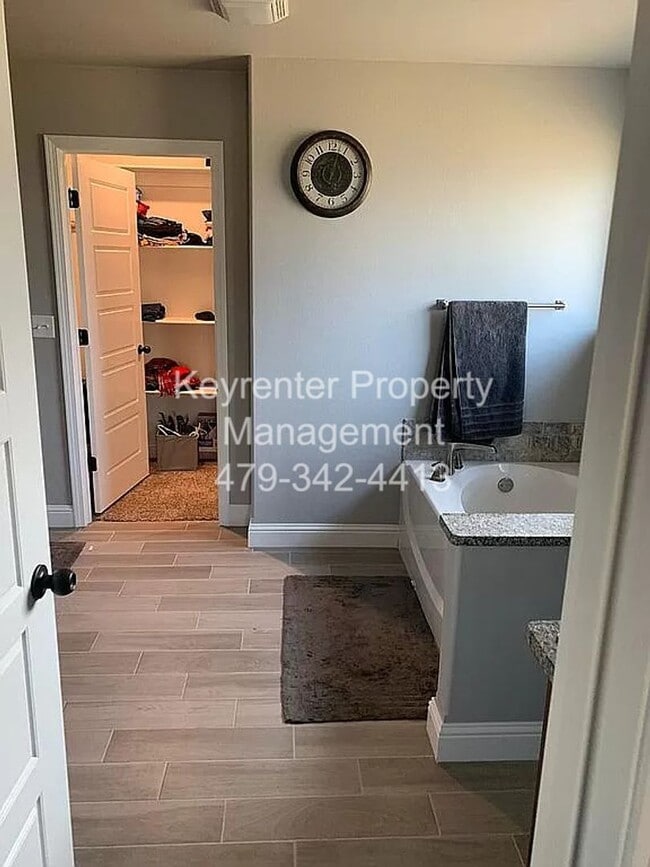 Building Photo - Beautiful Orchard Park Home!