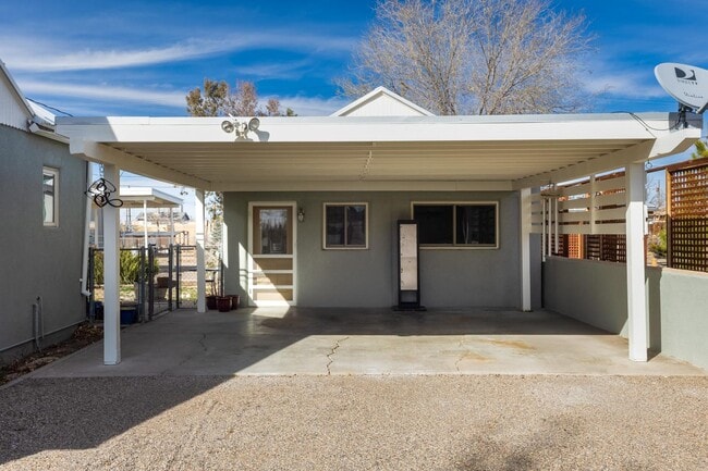 Building Photo - 501 El Paraiso Rd NW