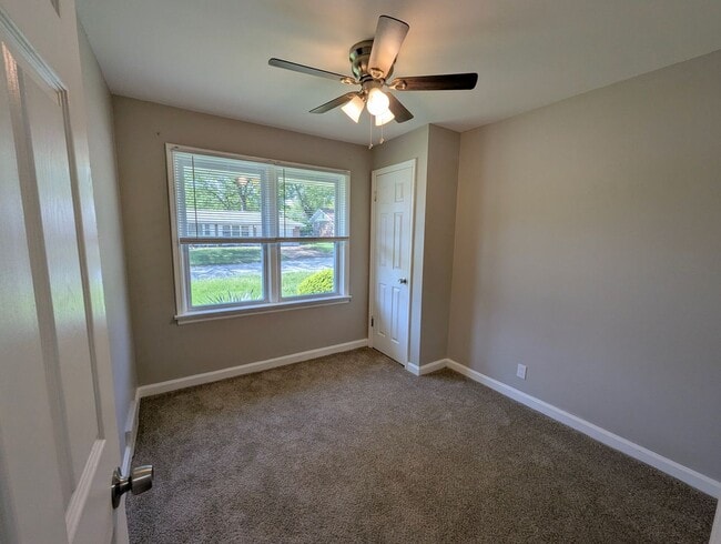 Building Photo - Updated Open-Concept with Sunroom & Finished Basement Space