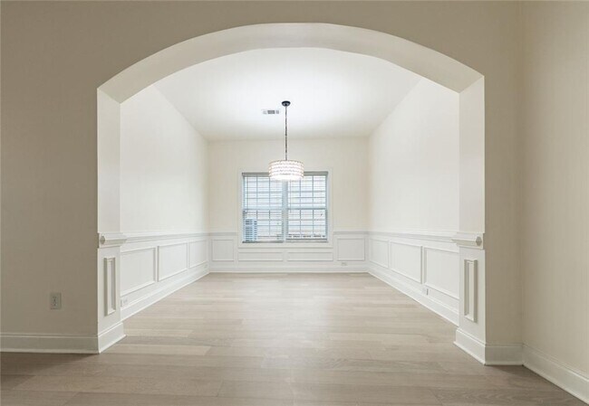 Building Photo - 2070 Cabela Dr