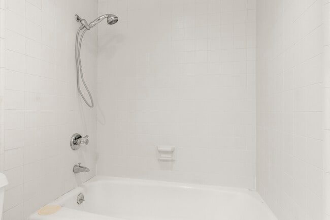 Building Photo - 2957 Seaview Ave