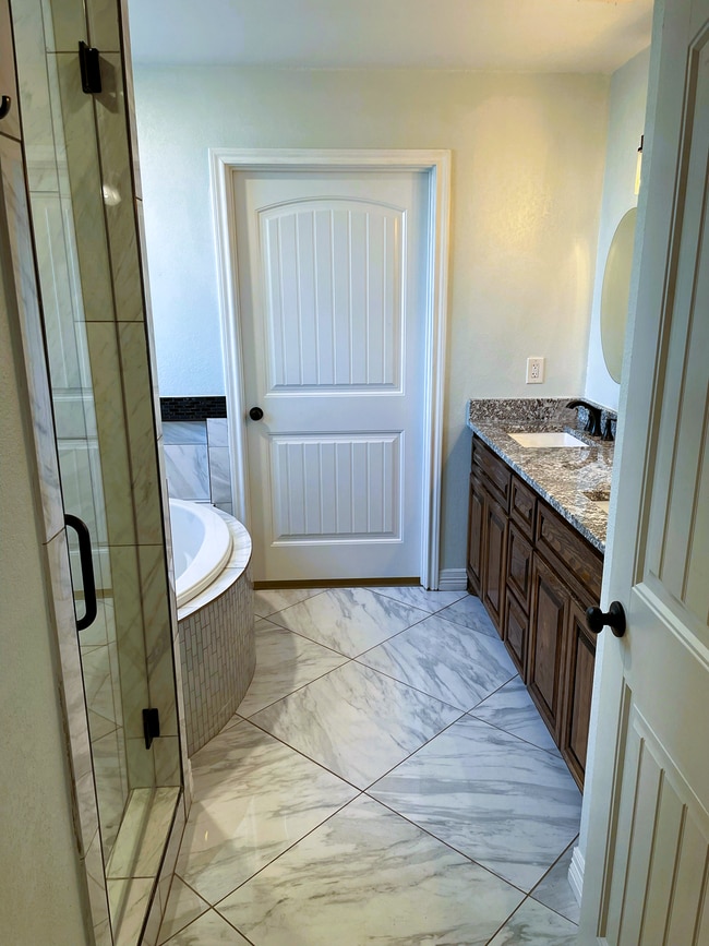 Building Photo - 713 Overlook Dr