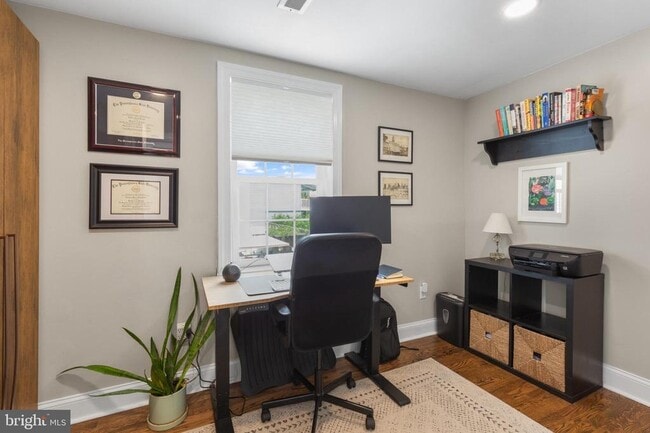 Building Photo - 239 E Thompson St