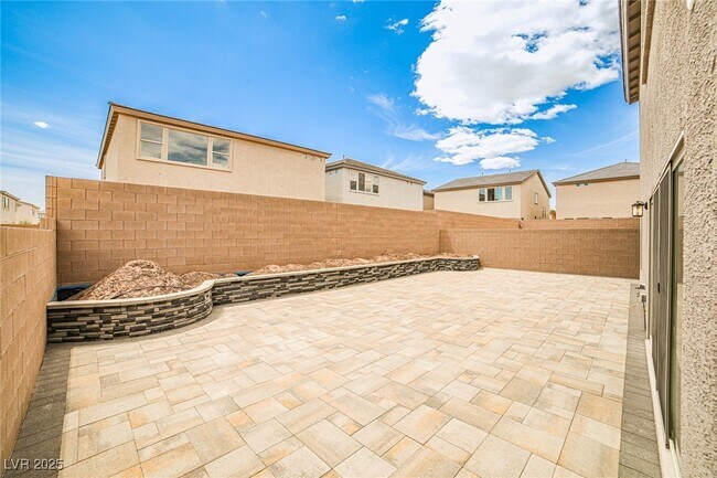 Building Photo - 7412 Legacy Pt St