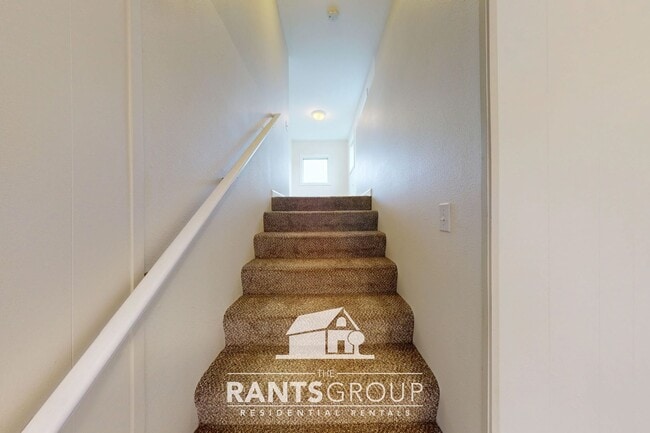 Building Photo - 3-Story Eastside Home with Views of the Bay!