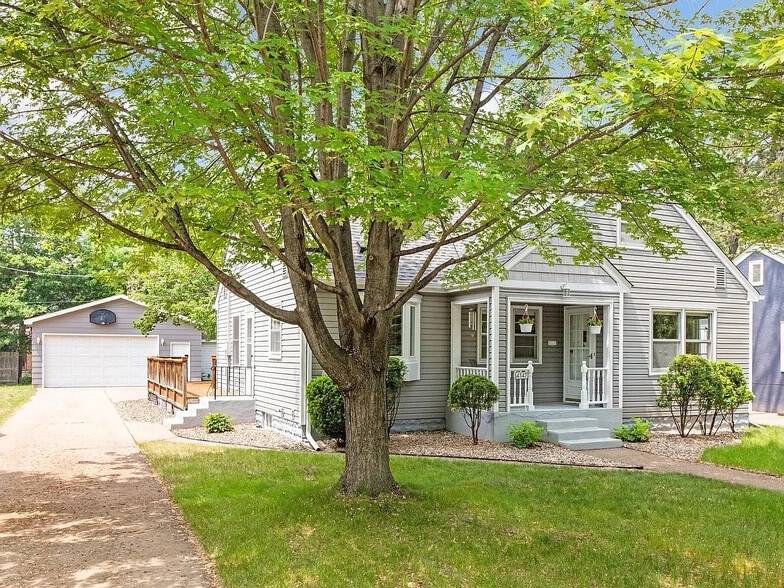 Building Photo - 4147 Yates Ave N