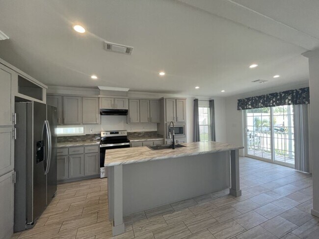 Building Photo - 13124 Lemon Ave