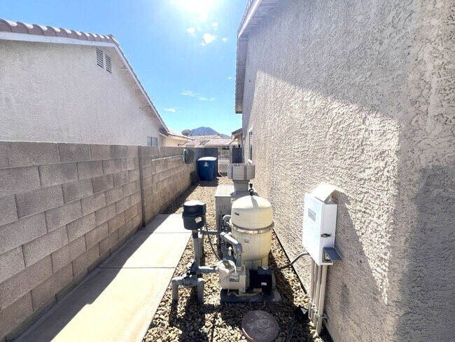 Building Photo - 3 bedroom, 2 bathroom home located in Henderson, NV!