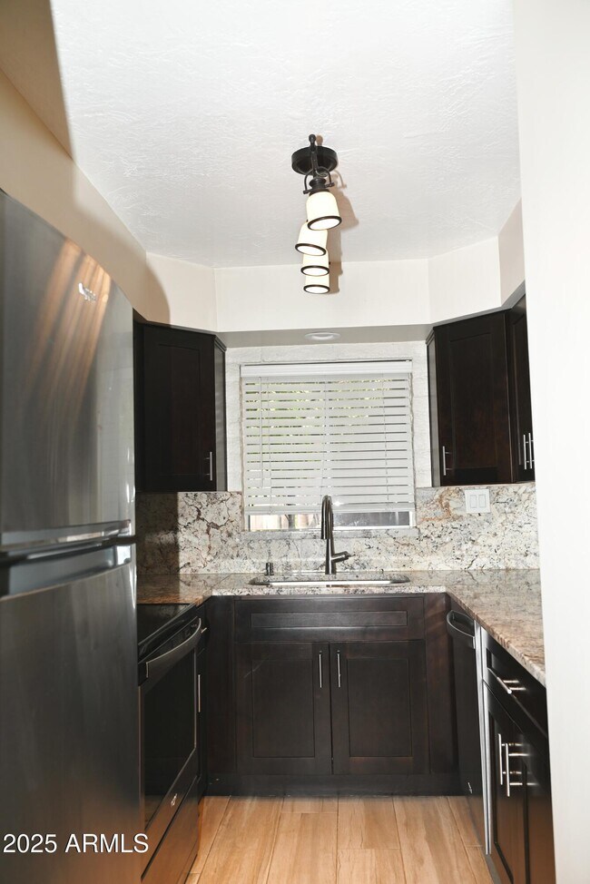 Building Photo - 3066 N 32nd St