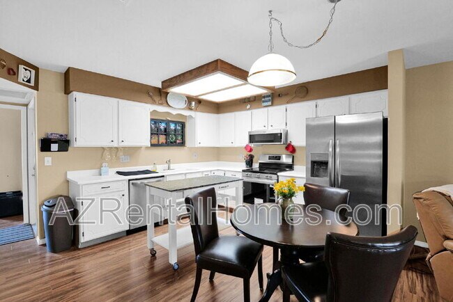 Building Photo - 2064 S Farnsworth Dr