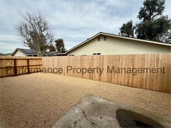 Building Photo - 3401 Squire Ln