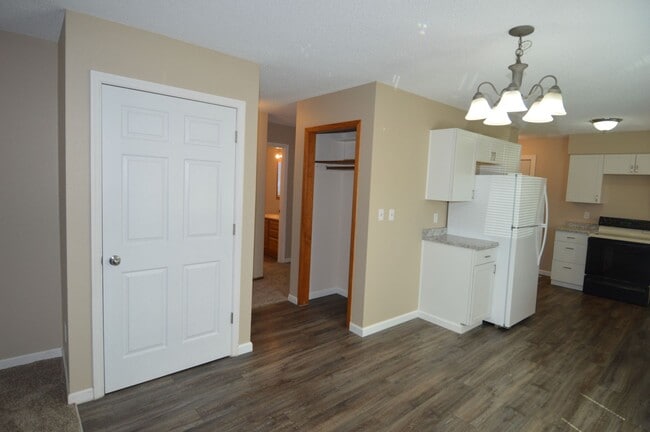 Building Photo - 5 Bedroom, 2 Bathroom House for Rent close to UND and Altru Hospital